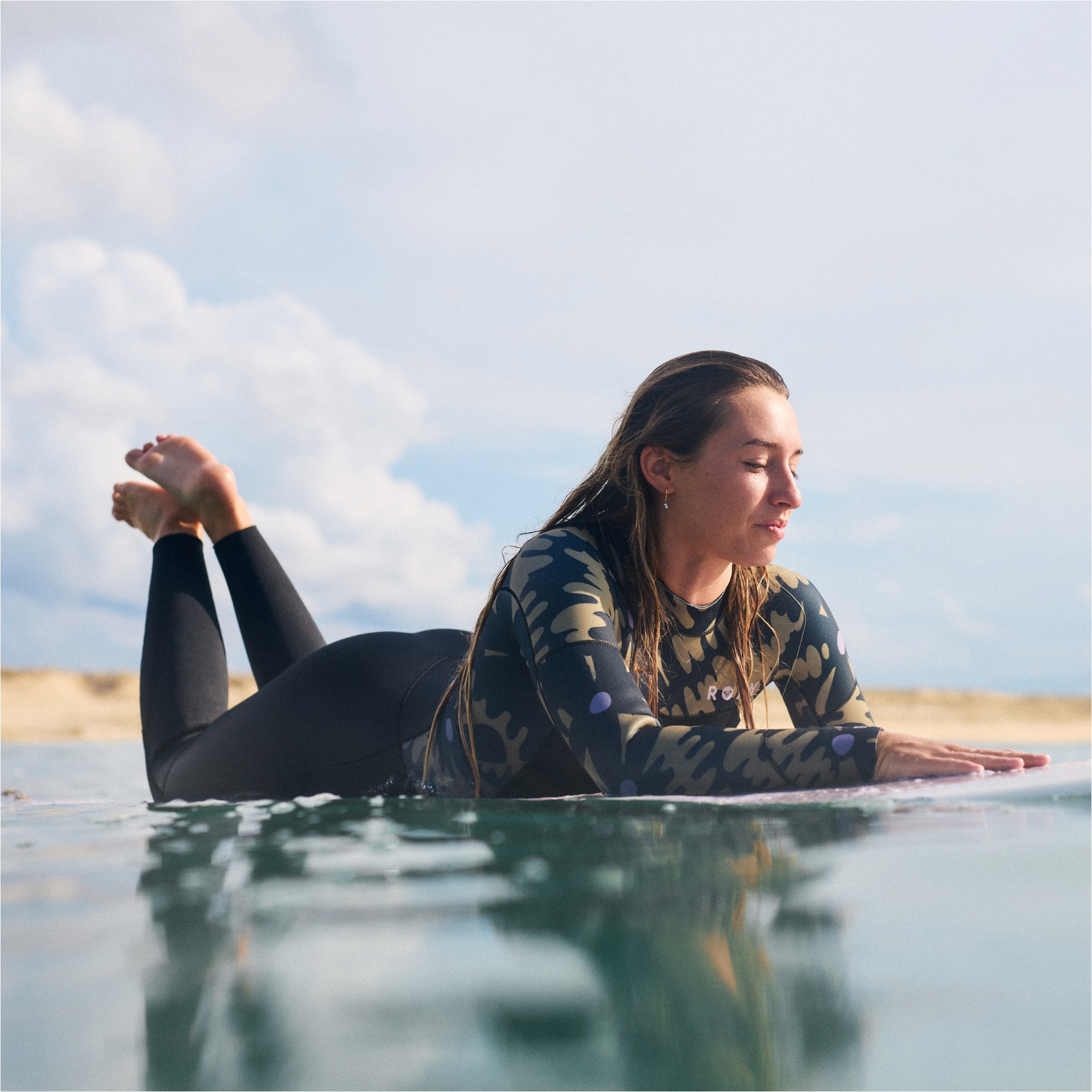 2025 Roxy Dames Swell Natural 4/3mm Rug Ritssluiting Wetsuit 26BW213512 - Black Floral